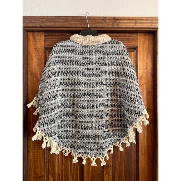 Handmade Bohemian knit poncho O/S - Picture 5 of 5